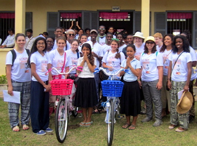 2013 MWCC Essay Contest Winners Receiving Bikes